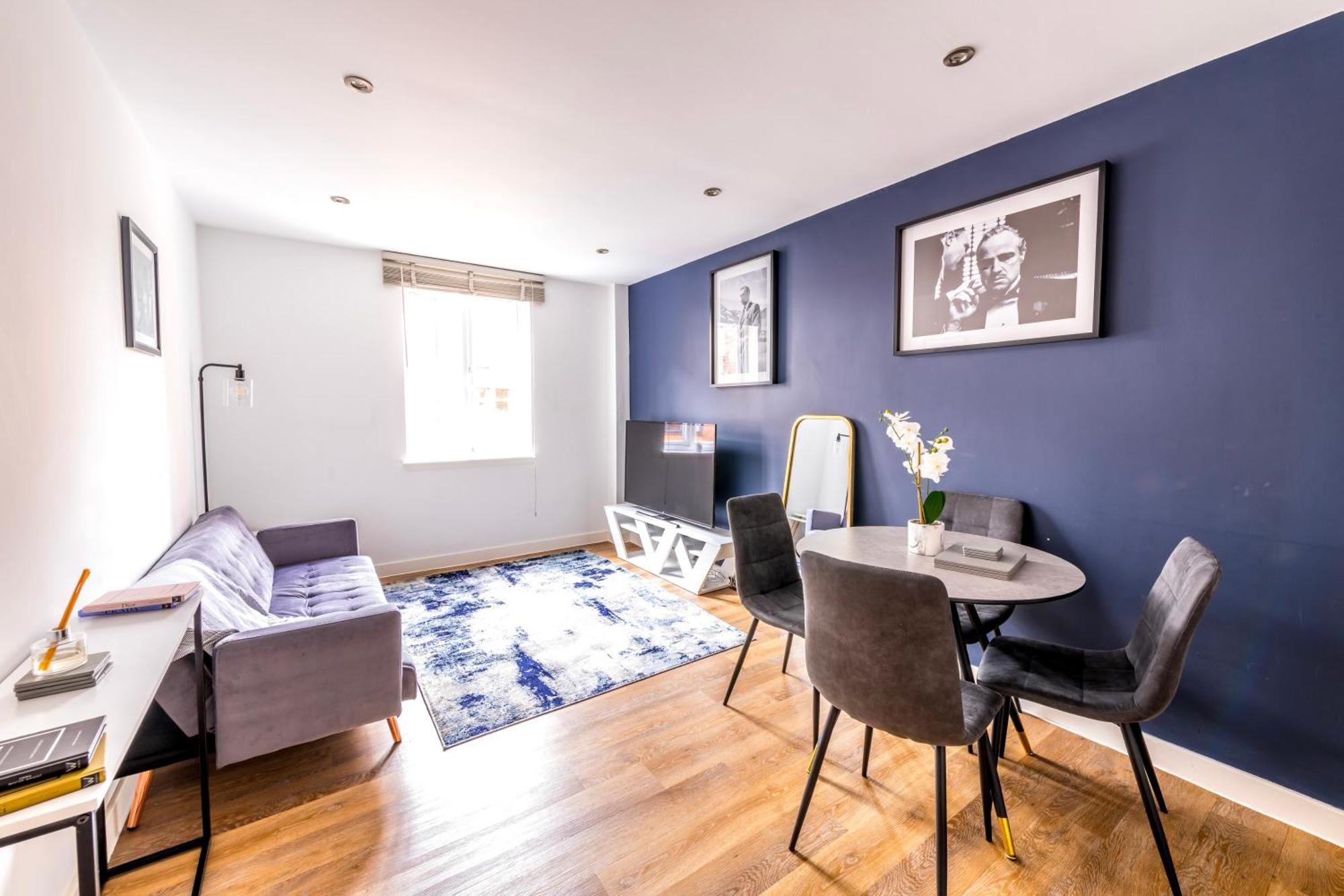 Contemporary Abbey Yard By Prescott * Abingdon-on-Thames