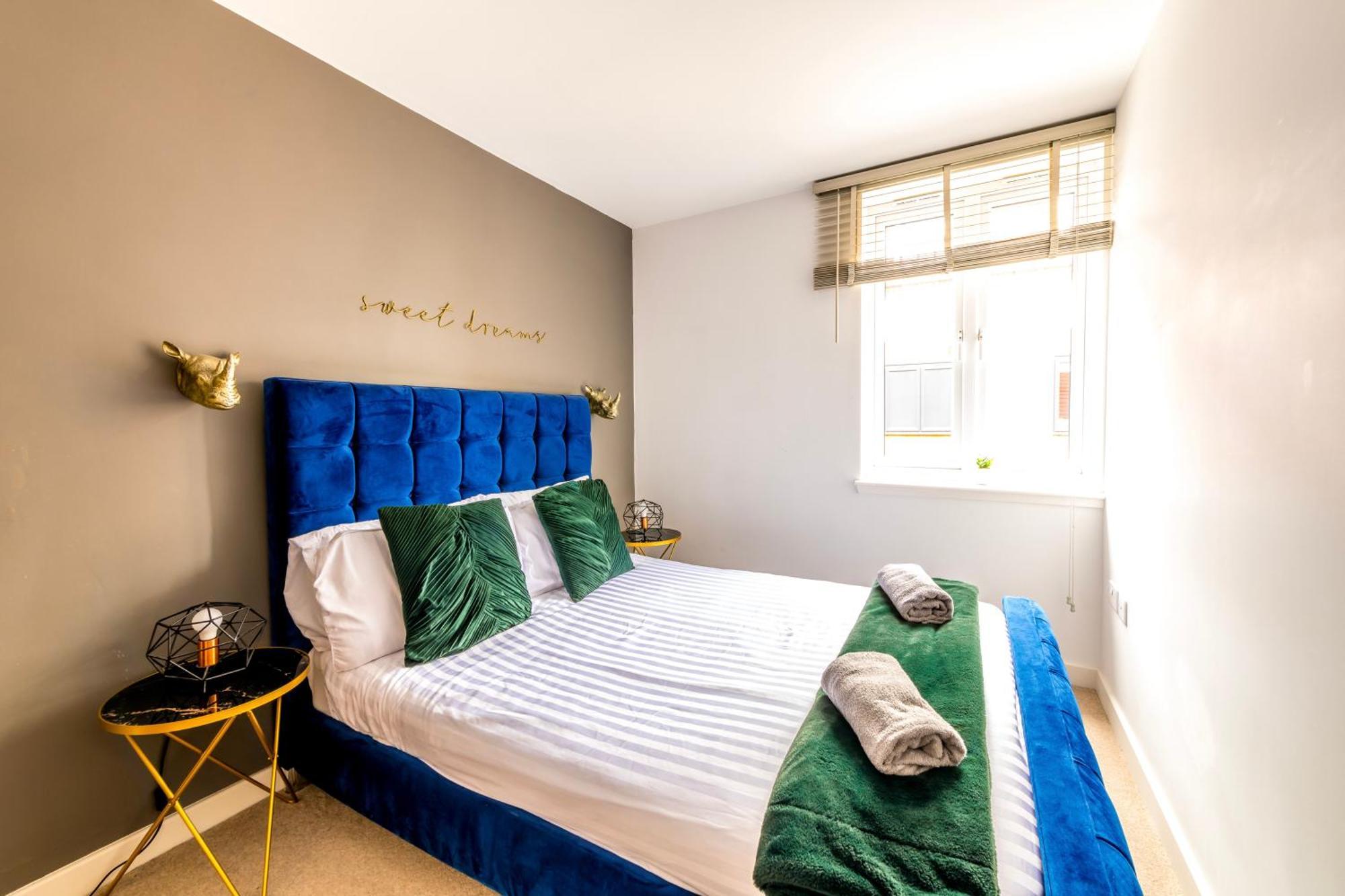 Contemporary Abbey Yard By Prescott