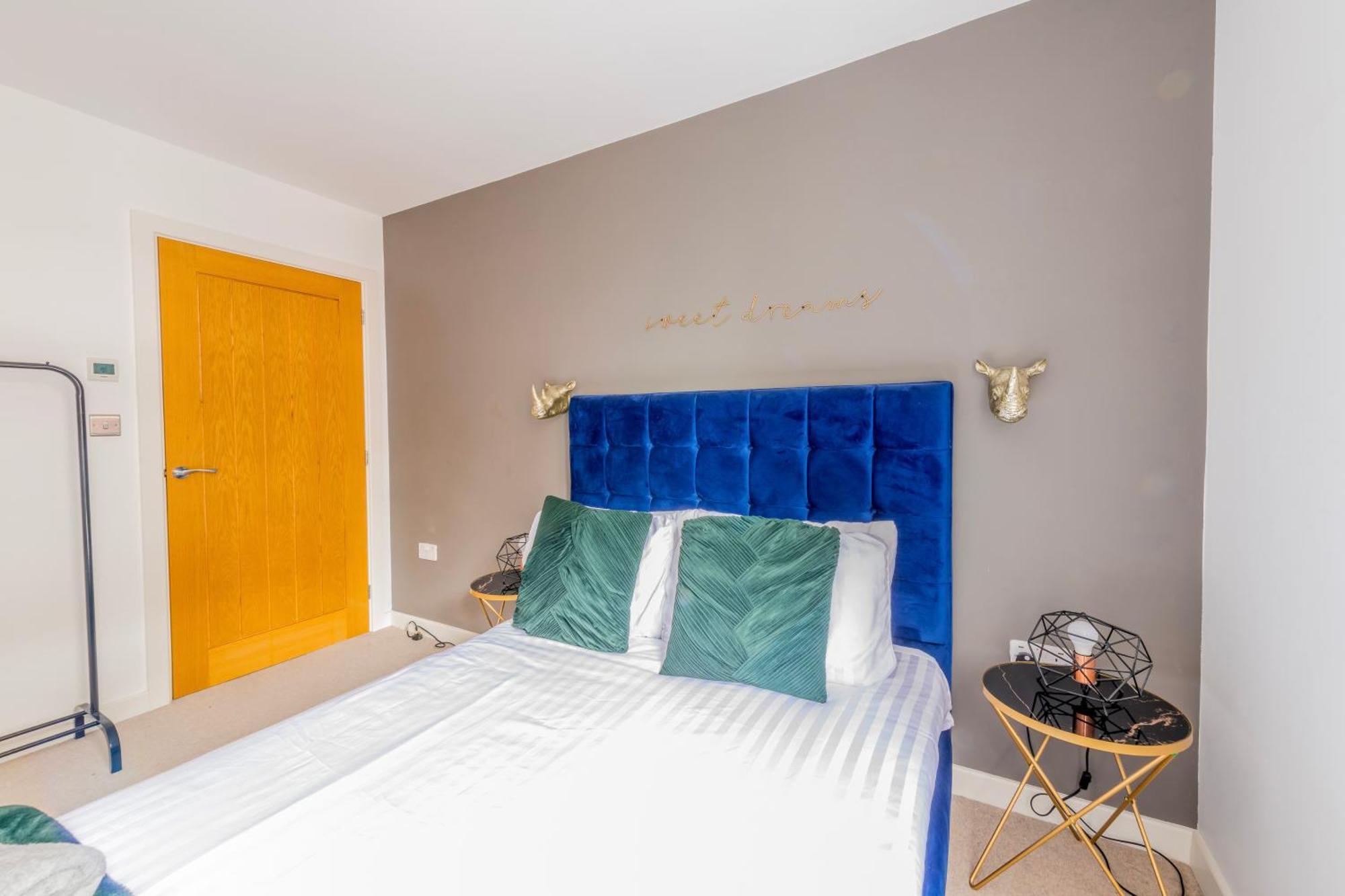 Contemporary Abbey Yard By Prescott Apartment Abingdon-on-Thames